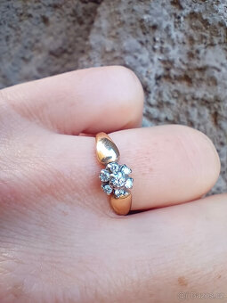 Zlatý prsten s diamanty; 2,28g, 57mm, certifikát - 11