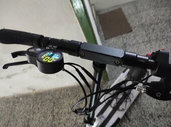 Elektro koloběžka i pro 130kg - 11
