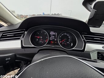 Volkswagen Passat Variant 2.0 TDI SCR BlueMotion Comfortline - 11