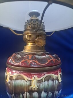 Petrolejová lampa z majoliky - 11