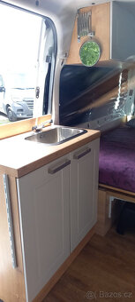Obytná dodávka Ford Transit - 11