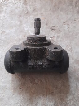 Náhradní díly- brzdový válec, parabola, spínač brzdových svě - 11