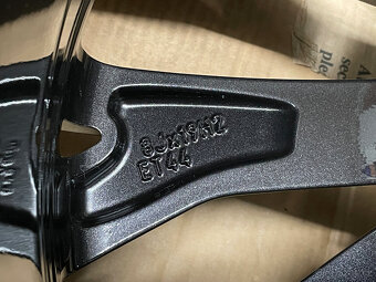 SUPERB 4, 3 NOVÁ ZIMNÍ ALU HELIX BLACK 235/40/19 R.V 2024 - 11