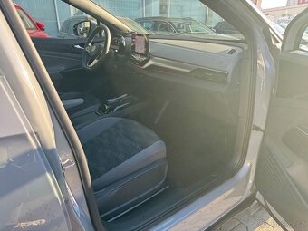 VW ID.4 Pure 125kW 64tkm Navigace Webasto DAB Full LED - 11