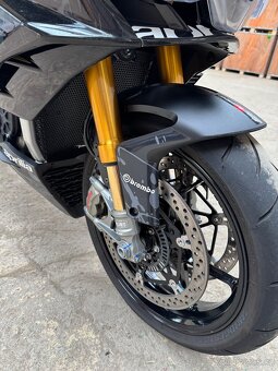 Aprilia Tuono V4 Factory - 11