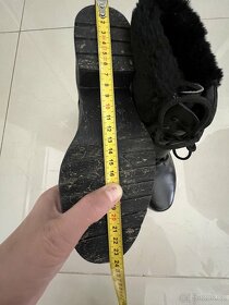 Dámské kotníkové boty s kožíškem – vel. 37 - 11