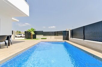 Moderní dvoupodlažní dům 4+kk o ploše 119 m² Španělsko - 11