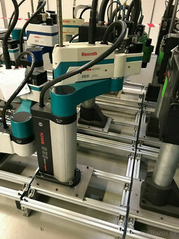 Robot Bosch Scara SR 800 s ovládáním + robot s otočným ramen - 11