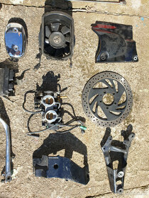 Prodám náhradní díly suzuki M 800 intruder, od r. v. 2005 - 11