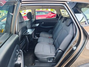 Carens Exclusive 1.6GDi 99kW - 11