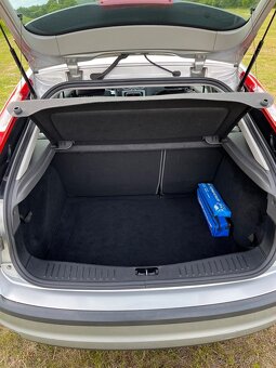 Ford Focus 1.6 hatchback - 11