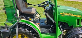 Traktor John Deere 2320 - 11