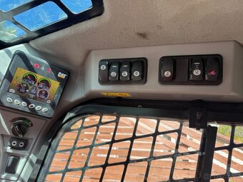 Smykový nakladač CAT 249D (2019) – pouze 910 mth - 11