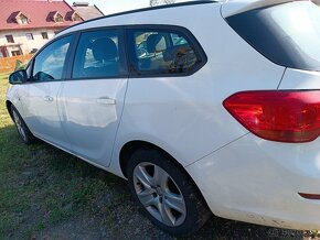Opel Astra J r.v. 2013 1,7CDTI 81kW - náhradní díly - 11