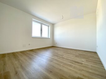 Prodej rodinného domu 5+kk, 165 m2, Pozemek 451 m2, Garáž - 11