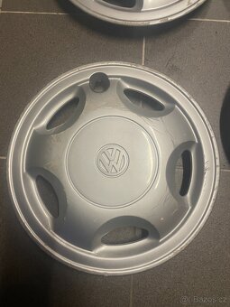 🛞 Predám originálne puklice Volkswagen R13 - 11
