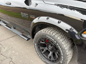 Dodge RAM 5.7 hemi rok 2018  verze Sport - 11