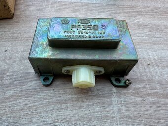 Volha Gaz 21, Gaz 24, dobíjecí rele - 11