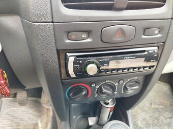 Renault Thalia 1.2 z roku 2008 - 11