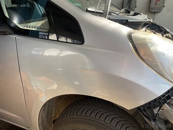 Honda Jazz 1,4 i-Vtec 73kW Havarované - 11