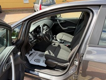 OPEL ASTRA J 1.6 16V 85kW-2010-128.772KM-XENON,AC,VÝHŘEV- - 11