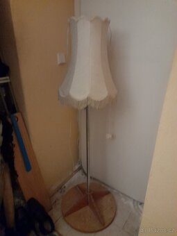Prodám starou velkou podlahovou lampu chromovaná noha dole - 11