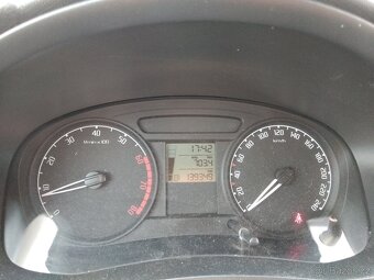 Skoda fabia 2 1.4 63kw  r.v.2009 - 11