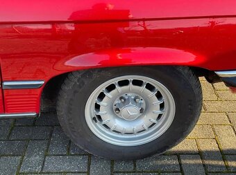 Mercedes-Benz 500 SL z roku 1985 - 11