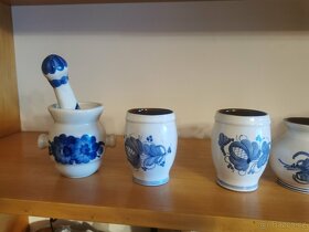 Jídelní servisy, ozdobná karemika, popelníky aj. - 11