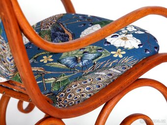 Houpací křeslo THONET, nové čalounění. - 11