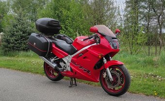 Honda VFR 750 F typ RC36 - 11