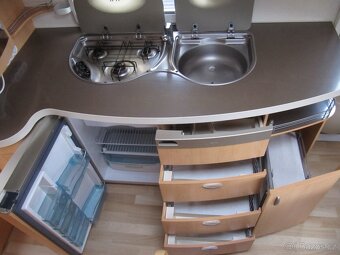 Prodám karavan Hobby 440 sf,model 2008 + mover + předstan. - 11