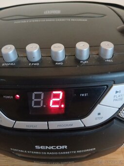 RÁDIO VAJÍČKO ZN. SENCOR 220 V. - 11