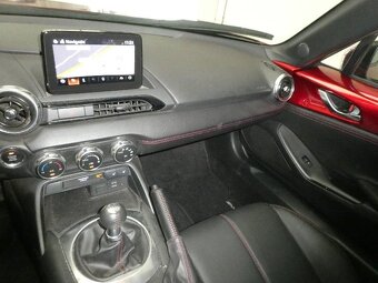 MAZDA MX-5   37tkm , havarované  na  zadek - 11