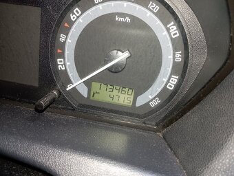 Škoda fabia 1.2 combi stribrna-zlatá metal. - 11