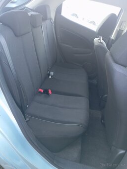 Mazda 2 1,5 benzín 76kw , výhřev sedaček - 11