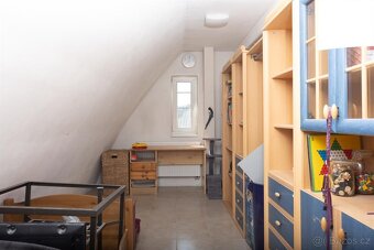 Prostorný byt 5+1 (114 m²) v klidné části Karlových Varů – F - 11