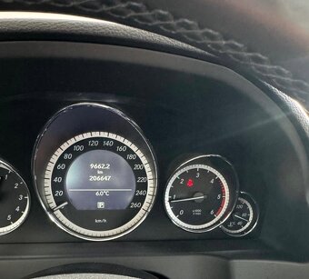 Mercedes-Benz E250CDi KUPÉ - 11