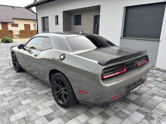 Dodge Challenger SXT PLUS - 11