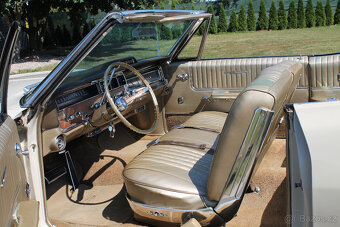 1966 Pontiac Bonneville Convertible 389 V8 - 11