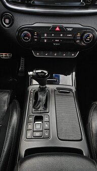 KIA Sorento 2.2 CRDI 16V 147 kW Premium 4x4 automat serviska - 11