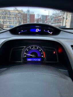 Honda Civic 8 1.8i Sedan 88tis.km jako nové - 11