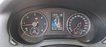 Volkswagen Sharan 2,0 TDi, r.v. 2013 - CAMP VESTAVBA GARÁŽ - 11