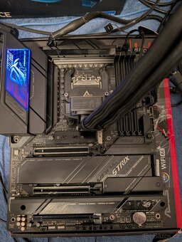 NEFUNKČNÍ ASUS ROG Strix X670E-E Gaming WIFI AM5 - 11
