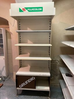 Kovové regály vybavení prodejny - 11