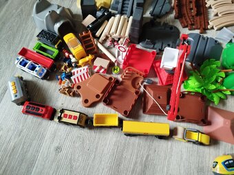 Sada dřevěných kolejí a vláčků a doplňků, zn. Playtive - 11
