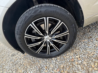 Volvo XC60 D5 Momentum AWD A/T - 11