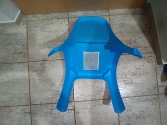 Plastová židle modrá - 11