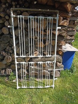 Stará, kovová mřížka s mosaznými prvky - 11