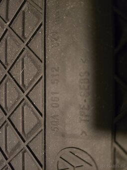 Volkswagen Touran 1T5 gumové rohože 5QB061500 82V - 11